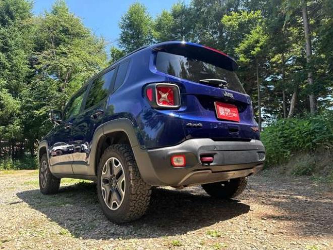 ジープレネゲード トレイルホーク 4WD　ワンオーナー/リフトUP/純正ナビ/Bカメラ 正規輸入車 2400