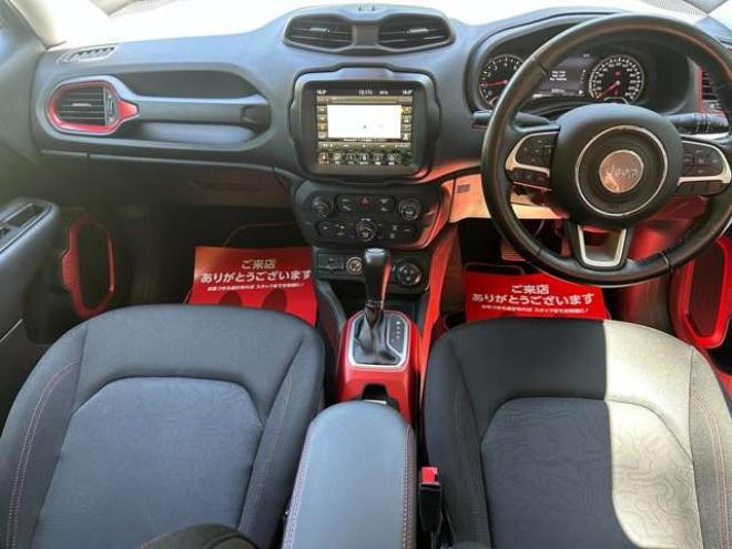 ジープレネゲード トレイルホーク 4WD　ワンオーナー/リフトUP/純正ナビ/Bカメラ 正規輸入車 2400