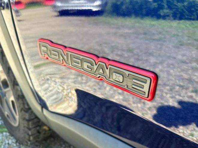 ジープレネゲード トレイルホーク 4WD　ワンオーナー/リフトUP/純正ナビ/Bカメラ 正規輸入車 2400
