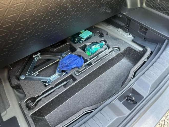 RAV-42.5 ハイブリッド G E-Four 4WD　PS　PW　黒革シート　純正ナビ　フルセグTV　純正AW　ABS　キーレス　モデリスタエアロ　デジタルインナーミラー　パワーバックドア　ハンドルヒーター　ETC　電動シート　バックカメラ 2500