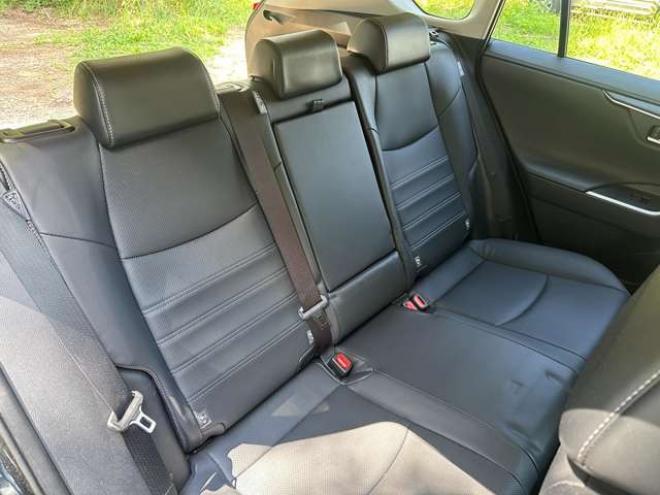 RAV-42.5 ハイブリッド G E-Four 4WD　PS　PW　黒革シート　純正ナビ　フルセグTV　純正AW　ABS　キーレス　モデリスタエアロ　デジタルインナーミラー　パワーバックドア　ハンドルヒーター　ETC　電動シート　バックカメラ 2500