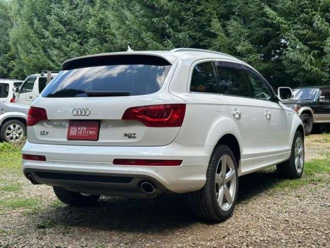 アウディQ7 3.0 TFSI クワトロ Sラインパッケージ 4WD　PS　PW　純正ナビ　純正アルミ　ABS　キーレス　ディーラー車　純正オーディオ　バックカメラ　黒革シート　ETC　ボーズサウンド　クルーズコントロール　電動シート　シートヒーター 正規輸入車 3000