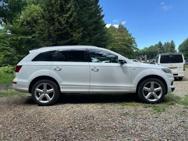 アウディQ7 3.0 TFSI クワトロ Sラインパッケージ 4WD　PS　PW　純正ナビ　純正アルミ　ABS　キーレス　ディーラー車　純正オーディオ　バックカメラ　黒革シート　ETC　ボーズサウンド　クルーズコントロール　電動シート　シートヒーター 正規輸入車 3000
