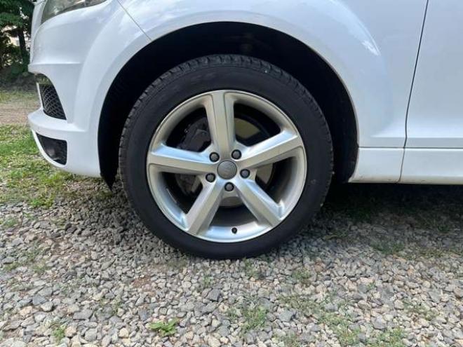 アウディQ7 3.0 TFSI クワトロ Sラインパッケージ 4WD　PS　PW　純正ナビ　純正アルミ　ABS　キーレス　ディーラー車　純正オーディオ　バックカメラ　黒革シート　ETC　ボーズサウンド　クルーズコントロール　電動シート　シートヒーター 正規輸入車 3000