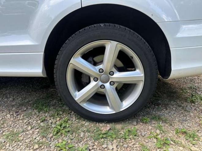アウディQ7 3.0 TFSI クワトロ Sラインパッケージ 4WD　PS　PW　純正ナビ　純正アルミ　ABS　キーレス　ディーラー車　純正オーディオ　バックカメラ　黒革シート　ETC　ボーズサウンド　クルーズコントロール　電動シート　シートヒーター 正規輸入車 3000