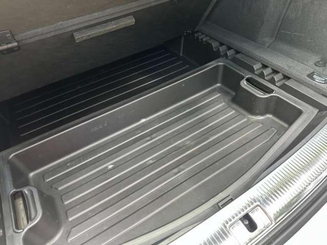 アウディQ7 3.0 TFSI クワトロ Sラインパッケージ 4WD　PS　PW　純正ナビ　純正アルミ　ABS　キーレス　ディーラー車　純正オーディオ　バックカメラ　黒革シート　ETC　ボーズサウンド　クルーズコントロール　電動シート　シートヒーター 正規輸入車 3000