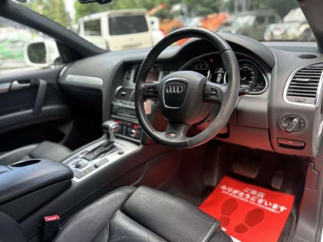 アウディQ7 3.0 TFSI クワトロ Sラインパッケージ 4WD　PS　PW　純正ナビ　純正アルミ　ABS　キーレス　ディーラー車　純正オーディオ　バックカメラ　黒革シート　ETC　ボーズサウンド　クルーズコントロール　電動シート　シートヒーター 正規輸入車 3000
