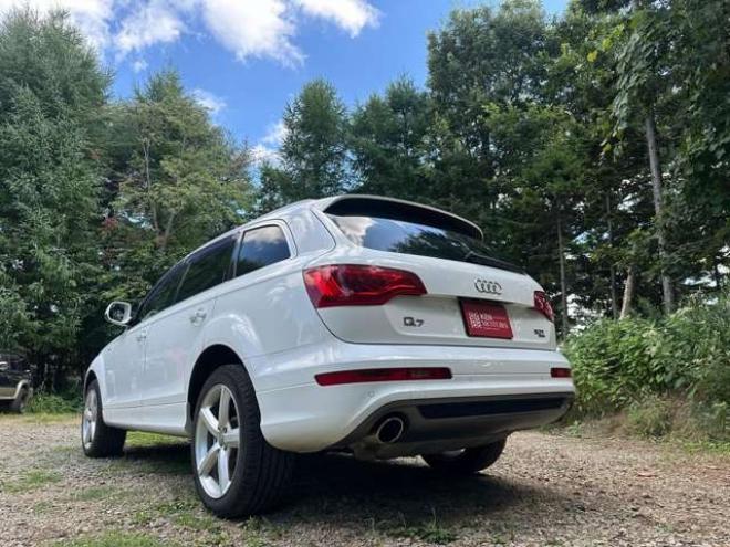 アウディQ7 3.0 TFSI クワトロ Sラインパッケージ 4WD　PS　PW　純正ナビ　純正アルミ　ABS　キーレス　ディーラー車　純正オーディオ　バックカメラ　黒革シート　ETC　ボーズサウンド　クルーズコントロール　電動シート　シートヒーター 正規輸入車 3000