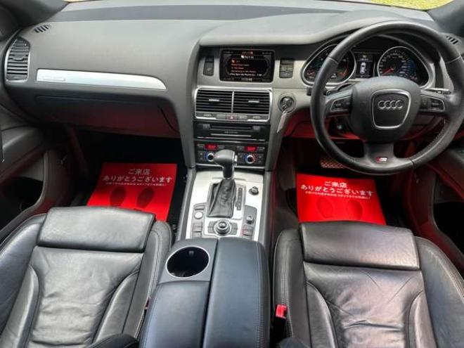 アウディQ7 3.0 TFSI クワトロ Sラインパッケージ 4WD　PS　PW　純正ナビ　純正アルミ　ABS　キーレス　ディーラー車　純正オーディオ　バックカメラ　黒革シート　ETC　ボーズサウンド　クルーズコントロール　電動シート　シートヒーター 正規輸入車 3000