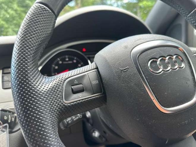 アウディQ7 3.0 TFSI クワトロ Sラインパッケージ 4WD　PS　PW　純正ナビ　純正アルミ　ABS　キーレス　ディーラー車　純正オーディオ　バックカメラ　黒革シート　ETC　ボーズサウンド　クルーズコントロール　電動シート　シートヒーター 正規輸入車 3000