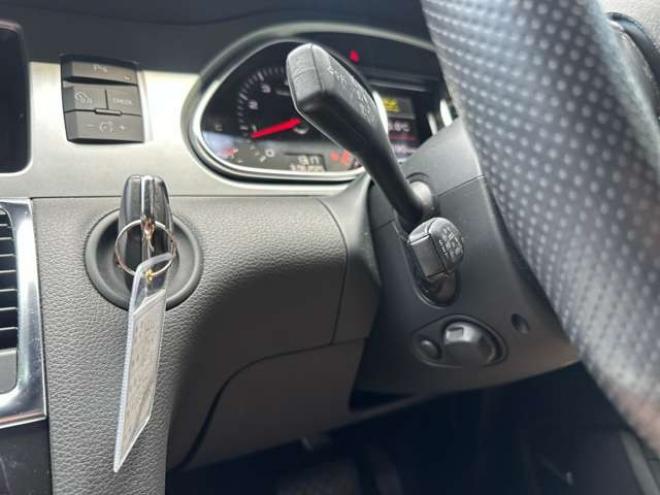 アウディQ7 3.0 TFSI クワトロ Sラインパッケージ 4WD　PS　PW　純正ナビ　純正アルミ　ABS　キーレス　ディーラー車　純正オーディオ　バックカメラ　黒革シート　ETC　ボーズサウンド　クルーズコントロール　電動シート　シートヒーター 正規輸入車 3000