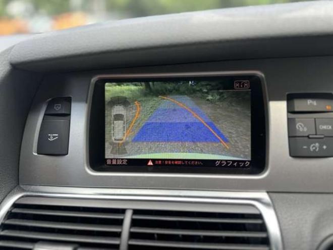 アウディQ7 3.0 TFSI クワトロ Sラインパッケージ 4WD　PS　PW　純正ナビ　純正アルミ　ABS　キーレス　ディーラー車　純正オーディオ　バックカメラ　黒革シート　ETC　ボーズサウンド　クルーズコントロール　電動シート　シートヒーター 正規輸入車 3000
