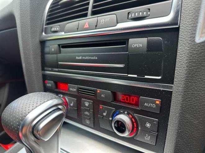 アウディQ7 3.0 TFSI クワトロ Sラインパッケージ 4WD　PS　PW　純正ナビ　純正アルミ　ABS　キーレス　ディーラー車　純正オーディオ　バックカメラ　黒革シート　ETC　ボーズサウンド　クルーズコントロール　電動シート　シートヒーター 正規輸入車 3000
