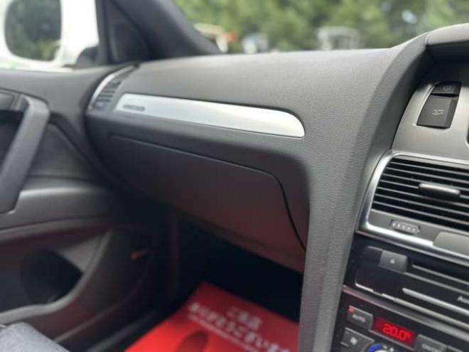 アウディQ7 3.0 TFSI クワトロ Sラインパッケージ 4WD　PS　PW　純正ナビ　純正アルミ　ABS　キーレス　ディーラー車　純正オーディオ　バックカメラ　黒革シート　ETC　ボーズサウンド　クルーズコントロール　電動シート　シートヒーター 正規輸入車 3000