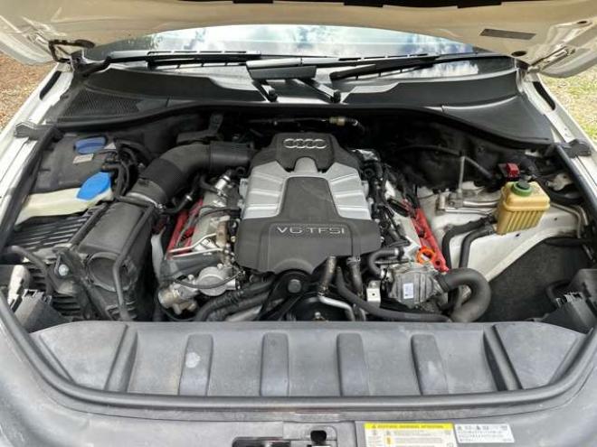 アウディQ7 3.0 TFSI クワトロ Sラインパッケージ 4WD　PS　PW　純正ナビ　純正アルミ　ABS　キーレス　ディーラー車　純正オーディオ　バックカメラ　黒革シート　ETC　ボーズサウンド　クルーズコントロール　電動シート　シートヒーター 正規輸入車 3000