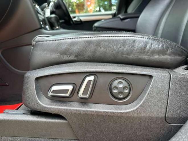 アウディQ7 3.0 TFSI クワトロ Sラインパッケージ 4WD　PS　PW　純正ナビ　純正アルミ　ABS　キーレス　ディーラー車　純正オーディオ　バックカメラ　黒革シート　ETC　ボーズサウンド　クルーズコントロール　電動シート　シートヒーター 正規輸入車 3000