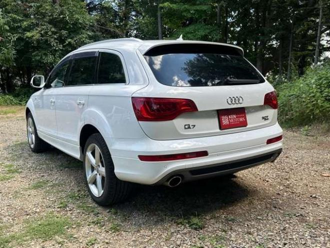 アウディQ7 3.0 TFSI クワトロ Sラインパッケージ 4WD　PS　PW　純正ナビ　純正アルミ　ABS　キーレス　ディーラー車　純正オーディオ　バックカメラ　黒革シート　ETC　ボーズサウンド　クルーズコントロール　電動シート　シートヒーター 正規輸入車 3000