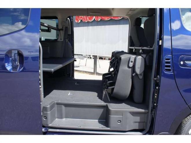 キャラバン2.4 AUTECH ロングボディ ディーゼルターボ 4WD　セレクション　Bodyline新作17インチAW&薄型オーバーフェンダー&ベッドキットTYPE2　ヨコハマPARADA215/60R17 登録済未使用車 2400