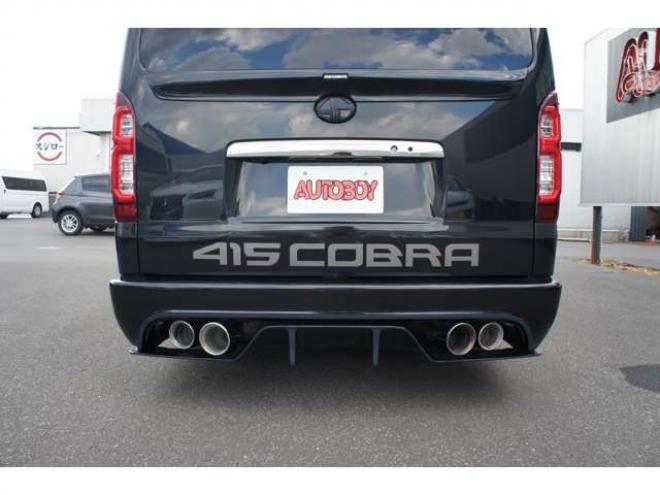 レジアスエース2.8 スーパーGL ダークプライム ロングボディ ディーゼルターボ 4WD　415COBRAカスタム車両　ファントムヘッドライトシステム&ファントムゴールド18インチホイール&フェイスリフトキット&フルエアロ&フローティングリップ&ローフォルムフェンダー　玄武2インチダウンブロック 2800