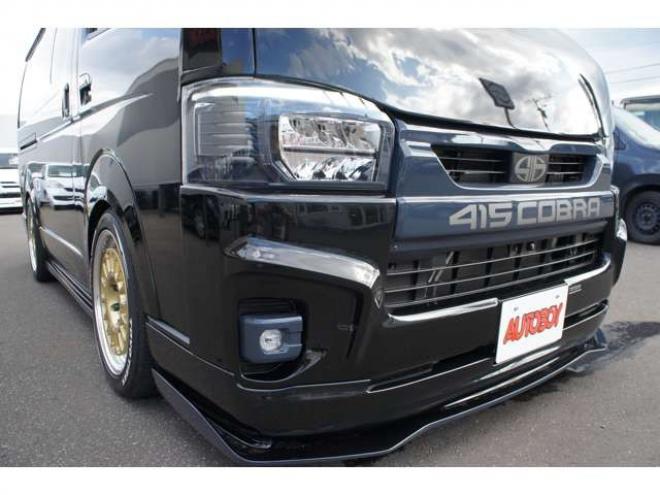 レジアスエース2.8 スーパーGL ダークプライム ロングボディ ディーゼルターボ 4WD　415COBRAカスタム車両　ファントムヘッドライトシステム&ファントムゴールド18インチホイール&フェイスリフトキット&フルエアロ&フローティングリップ&ローフォルムフェンダー　玄武2インチダウンブロック 2800