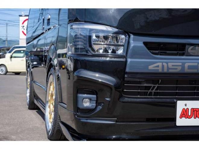 レジアスエース2.8 スーパーGL ダークプライム ロングボディ ディーゼルターボ 4WD　415COBRAカスタム車両　ファントムヘッドライトシステム&ファントムゴールド18インチホイール&フェイスリフトキット&フルエアロ&フローティングリップ&ローフォルムフェンダー　玄武2インチダウンブロック 2800