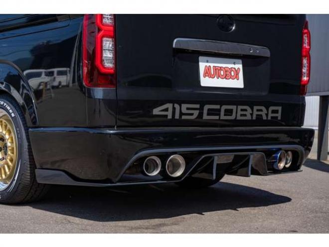 レジアスエース2.8 スーパーGL ダークプライム ロングボディ ディーゼルターボ 4WD　415COBRAカスタム車両　ファントムヘッドライトシステム&ファントムゴールド18インチホイール&フェイスリフトキット&フルエアロ&フローティングリップ&ローフォルムフェンダー　玄武2インチダウンブロック 2800