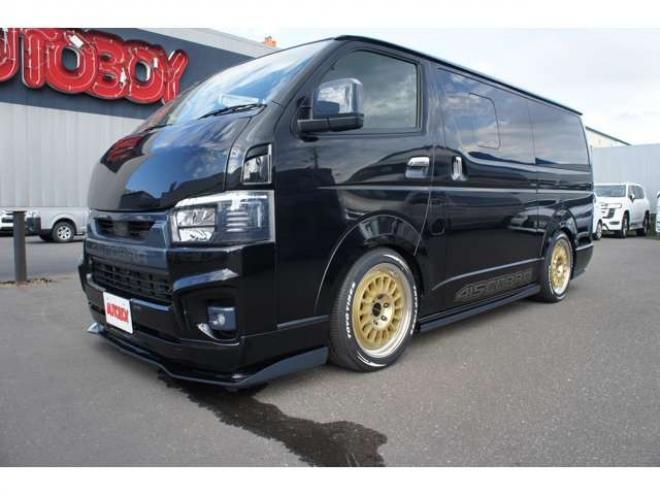 レジアスエース2.8 スーパーGL ダークプライム ロングボディ ディーゼルターボ 4WD　415COBRAカスタム車両　ファントムヘッドライトシステム&ファントムゴールド18インチホイール&フェイスリフトキット&フルエアロ&フローティングリップ&ローフォルムフェンダー　玄武2インチダウンブロック 2800