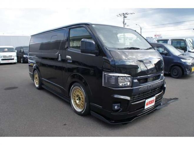 レジアスエース2.8 スーパーGL ダークプライム ロングボディ ディーゼルターボ 4WD　415COBRAカスタム車両　ファントムヘッドライトシステム&ファントムゴールド18インチホイール&フェイスリフトキット&フルエアロ&フローティングリップ&ローフォルムフェンダー　玄武2インチダウンブロック 2800