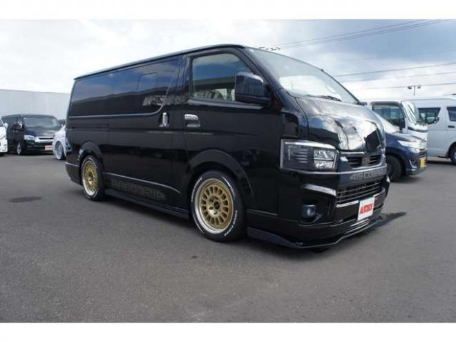 レジアスエース2.8 スーパーGL ダークプライム ロングボディ ディーゼルターボ 4WD　415COBRAカスタム車両　ファントムヘッドライトシステム&ファントムゴールド18インチホイール&フェイスリフトキット&フルエアロ&フローティングリップ&ローフォルムフェンダー　玄武2インチダウンブロック 2800