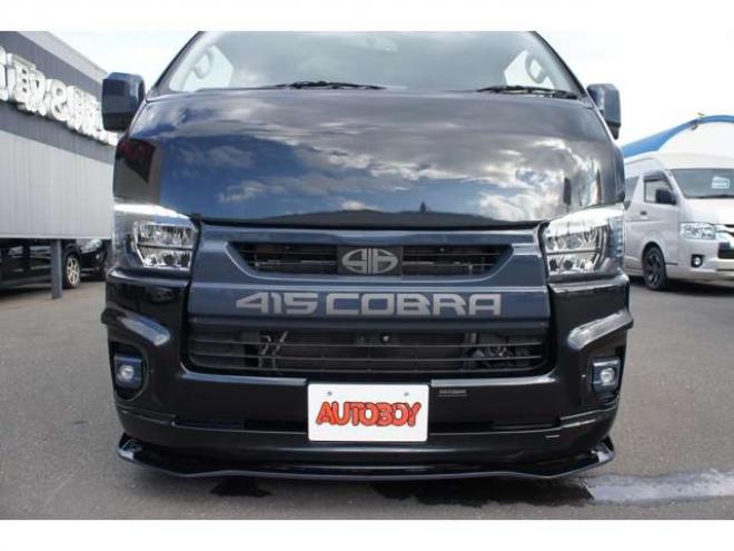 レジアスエース2.8 スーパーGL ダークプライム ロングボディ ディーゼルターボ 4WD　415COBRAカスタム車両　ファントムヘッドライトシステム&ファントムゴールド18インチホイール&フェイスリフトキット&フルエアロ&フローティングリップ&ローフォルムフェンダー　玄武2インチダウンブロック 2800