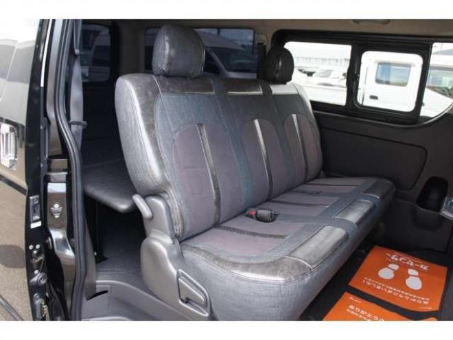 レジアスエース2.8 スーパーGL ダークプライム ロングボディ ディーゼルターボ 4WD　415COBRAカスタム車両　ファントムヘッドライトシステム&ファントムゴールド18インチホイール&フェイスリフトキット&フルエアロ&フローティングリップ&ローフォルムフェンダー　玄武2インチダウンブロック 2800