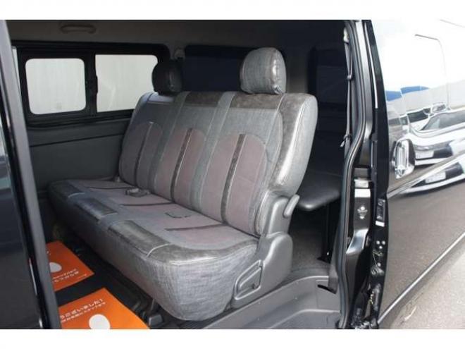 レジアスエース2.8 スーパーGL ダークプライム ロングボディ ディーゼルターボ 4WD　415COBRAカスタム車両　ファントムヘッドライトシステム&ファントムゴールド18インチホイール&フェイスリフトキット&フルエアロ&フローティングリップ&ローフォルムフェンダー　玄武2インチダウンブロック 2800
