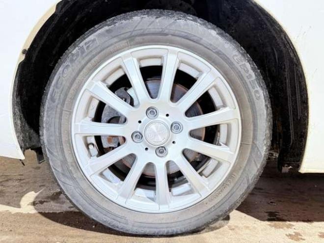 フィット1.5 ハイブリッド Fパッケージ 4WD　下廻防錆スマキーBカメ夏冬タイヤ 1500