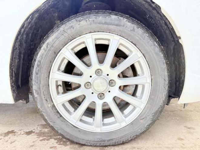 フィット1.5 ハイブリッド Fパッケージ 4WD　下廻防錆スマキーBカメ夏冬タイヤ 1500