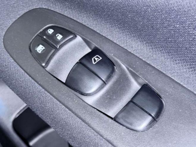 セレナ2.0 20X 4WD　下廻防錆TVナビBカメ後席モニタETC 2000