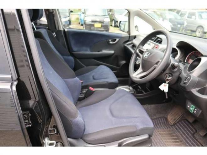 フィット1.3 G 4WD　後期型・ナビ・キーレス・夏冬タイヤ付き・修復無・5.3万k 1300