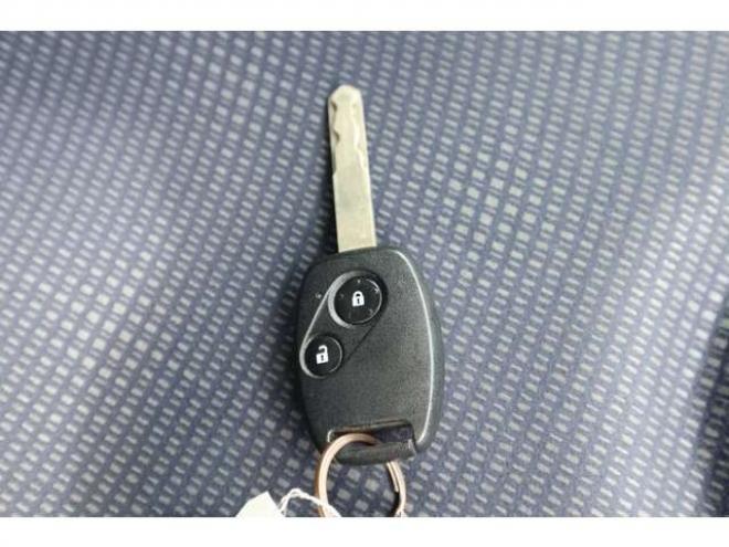 フィット1.3 G 4WD　後期型・ナビ・キーレス・夏冬タイヤ付き・修復無・5.3万k 1300