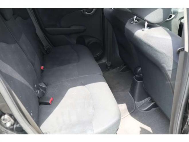 フィット1.3 G 4WD　後期型・キーレス・ナビ・夏冬タイヤ付き 1300