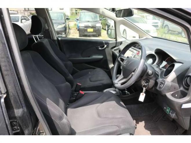 フィット1.3 G 4WD　後期型・キーレス・ナビ・夏冬タイヤ付き 1300