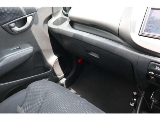フィット1.3 G 4WD　後期型・キーレス・ナビ・夏冬タイヤ付き 1300