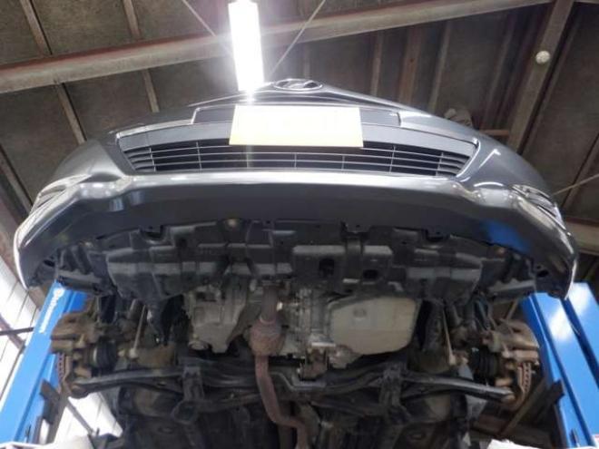 ヴィッツ1.3 F 4WD　4WD　寒冷地仕様　ナビ　TV　フルセグTV　B/T　バックカメラ　ETC　ワイパーデアイサー　キーレスキー 1300