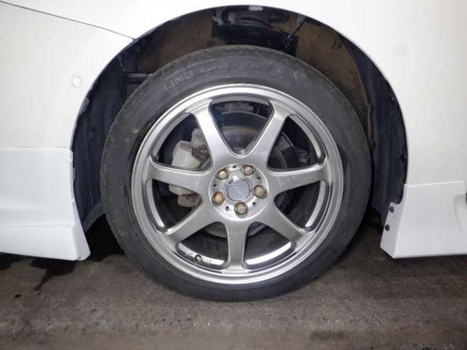 プリウス1.8 S セーフティ プラス E-Four 4WD　本州仕入・ナビ・TV・Bカメラ・エアロ・LEDヘッドライト・衝突軽減・クルコン・スマートキー・プッシュスタート・オートマチックハイビーム・ETC・フォグランプ・社外17インチAW 1800