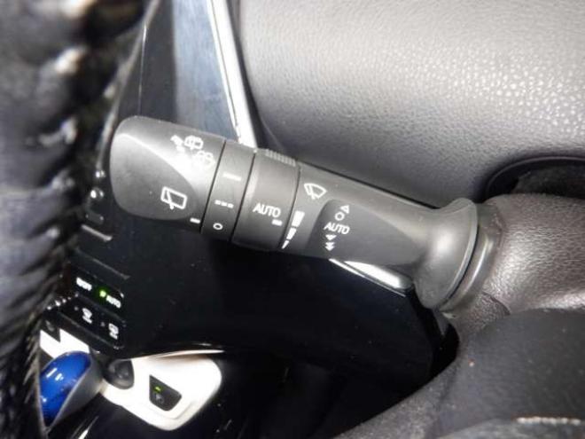 プリウス1.8 S セーフティ プラス E-Four 4WD　本州仕入・ナビ・TV・Bカメラ・エアロ・LEDヘッドライト・衝突軽減・クルコン・スマートキー・プッシュスタート・オートマチックハイビーム・ETC・フォグランプ・社外17インチAW 1800