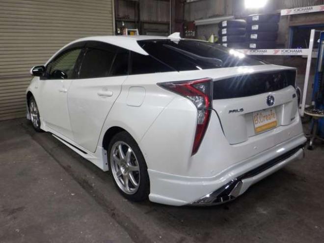 プリウス1.8 S セーフティ プラス E-Four 4WD　本州仕入・ナビ・TV・Bカメラ・エアロ・LEDヘッドライト・衝突軽減・クルコン・スマートキー・プッシュスタート・オートマチックハイビーム・ETC・フォグランプ・社外17インチAW 1800