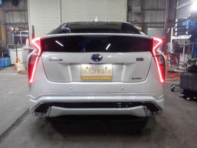 プリウス1.8 S セーフティ プラス E-Four 4WD　本州仕入・ナビ・TV・Bカメラ・エアロ・LEDヘッドライト・衝突軽減・クルコン・スマートキー・プッシュスタート・オートマチックハイビーム・ETC・フォグランプ・社外17インチAW 1800