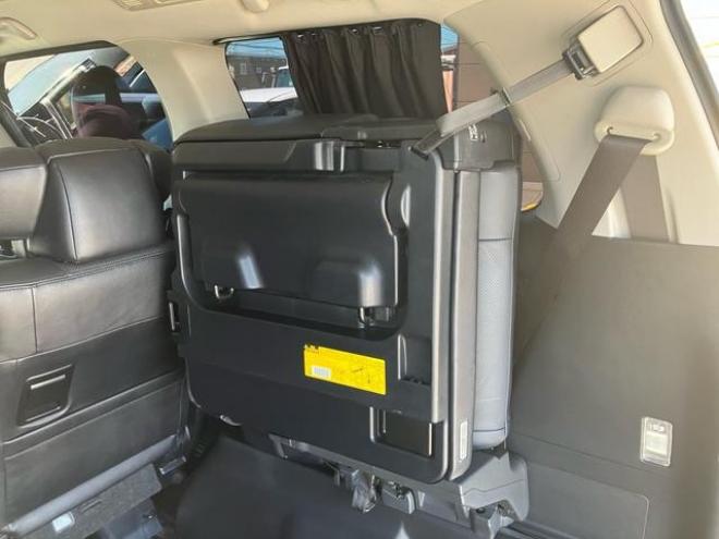 アルファード２４０Ｓ　Ｃパッケージ　４ＷＤ　両側スライドドア　ＥＴＣ　ナビ　電動バックドア　始動防眩ミラーオットマン　社外アルミ　キャプテンシート 4WD 2400 5Dr