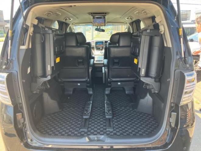 アルファード２４０Ｓ　Ｃパッケージ　４ＷＤ　両側スライドドア　ＥＴＣ　ナビ　電動バックドア　始動防眩ミラーオットマン　社外アルミ　キャプテンシート 4WD 2400 5Dr