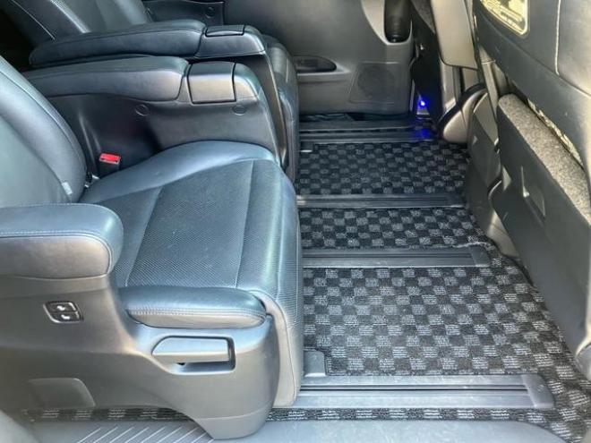 アルファード２４０Ｓ　Ｃパッケージ　４ＷＤ　両側スライドドア　ＥＴＣ　ナビ　電動バックドア　始動防眩ミラーオットマン　社外アルミ　キャプテンシート 4WD 2400 5Dr