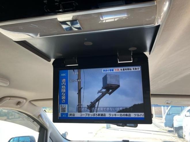 アルファード２４０Ｓ　Ｃパッケージ　４ＷＤ　両側スライドドア　ＥＴＣ　ナビ　電動バックドア　始動防眩ミラーオットマン　社外アルミ　キャプテンシート 4WD 2400 5Dr