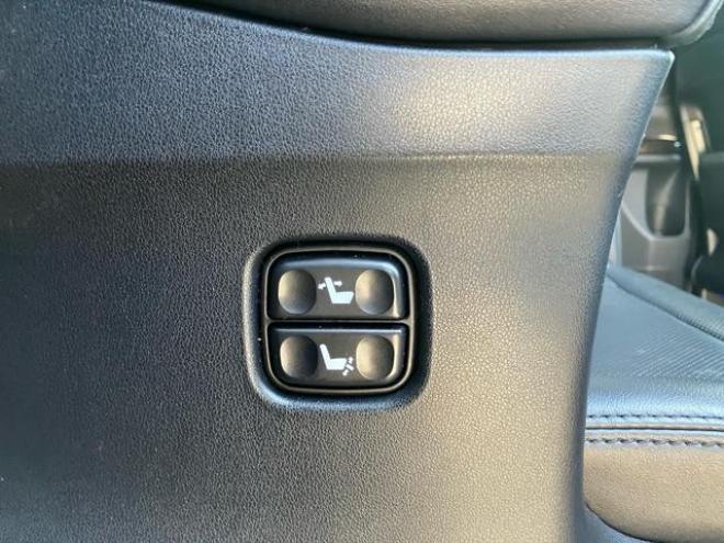 アルファード２４０Ｓ　Ｃパッケージ　４ＷＤ　両側スライドドア　ＥＴＣ　ナビ　電動バックドア　始動防眩ミラーオットマン　社外アルミ　キャプテンシート 4WD 2400 5Dr